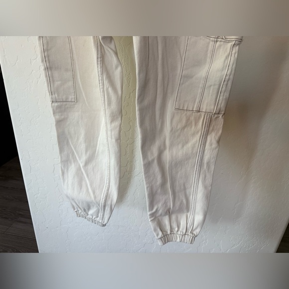 PacSun|High waisted cargo utility jeans in cream/bone color•Small,stretchy waist - Picture 4 of 13